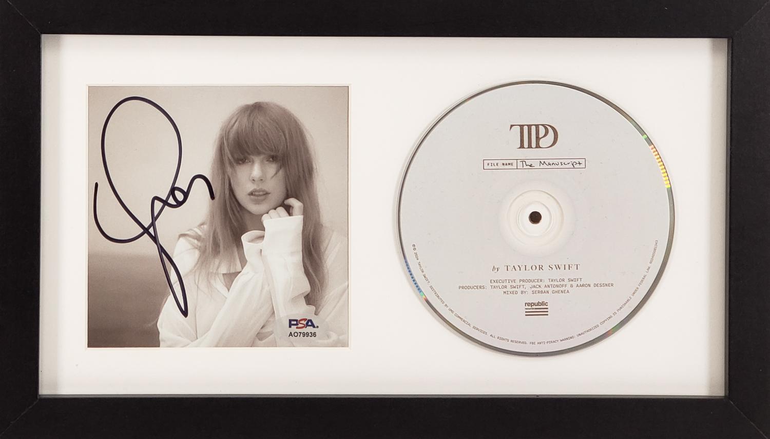 Taylor Swift サインCD Taylor Swift Signed CD Insert in a 8x13 Framed Display (PSA/DNA