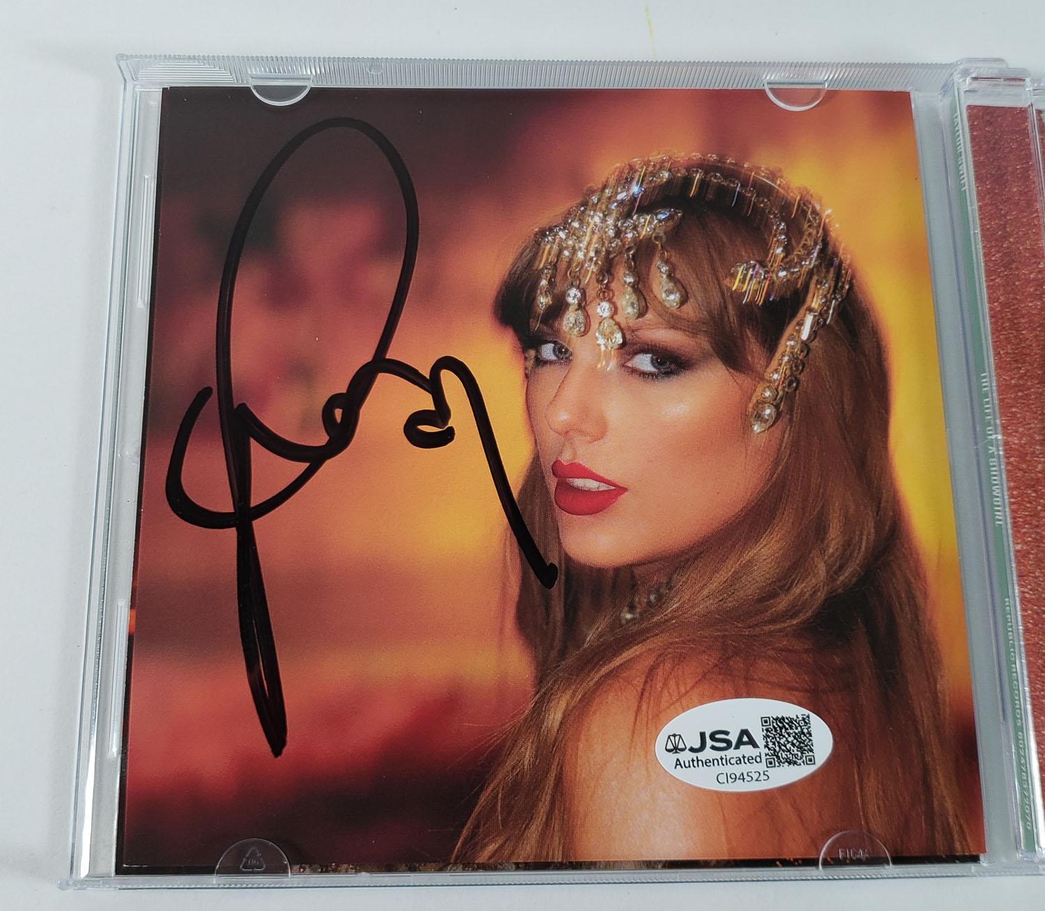 Taylor Swift The Life of a Showgirlサイン入り Taylor Swift, Taylor Swift, Sabrina Carpenter - The Life of a